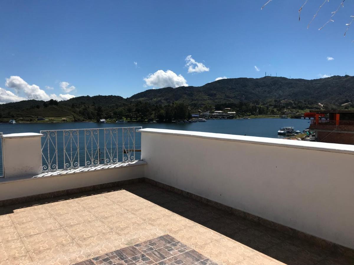 Hotel Bahia Guatapé Екстериор снимка
