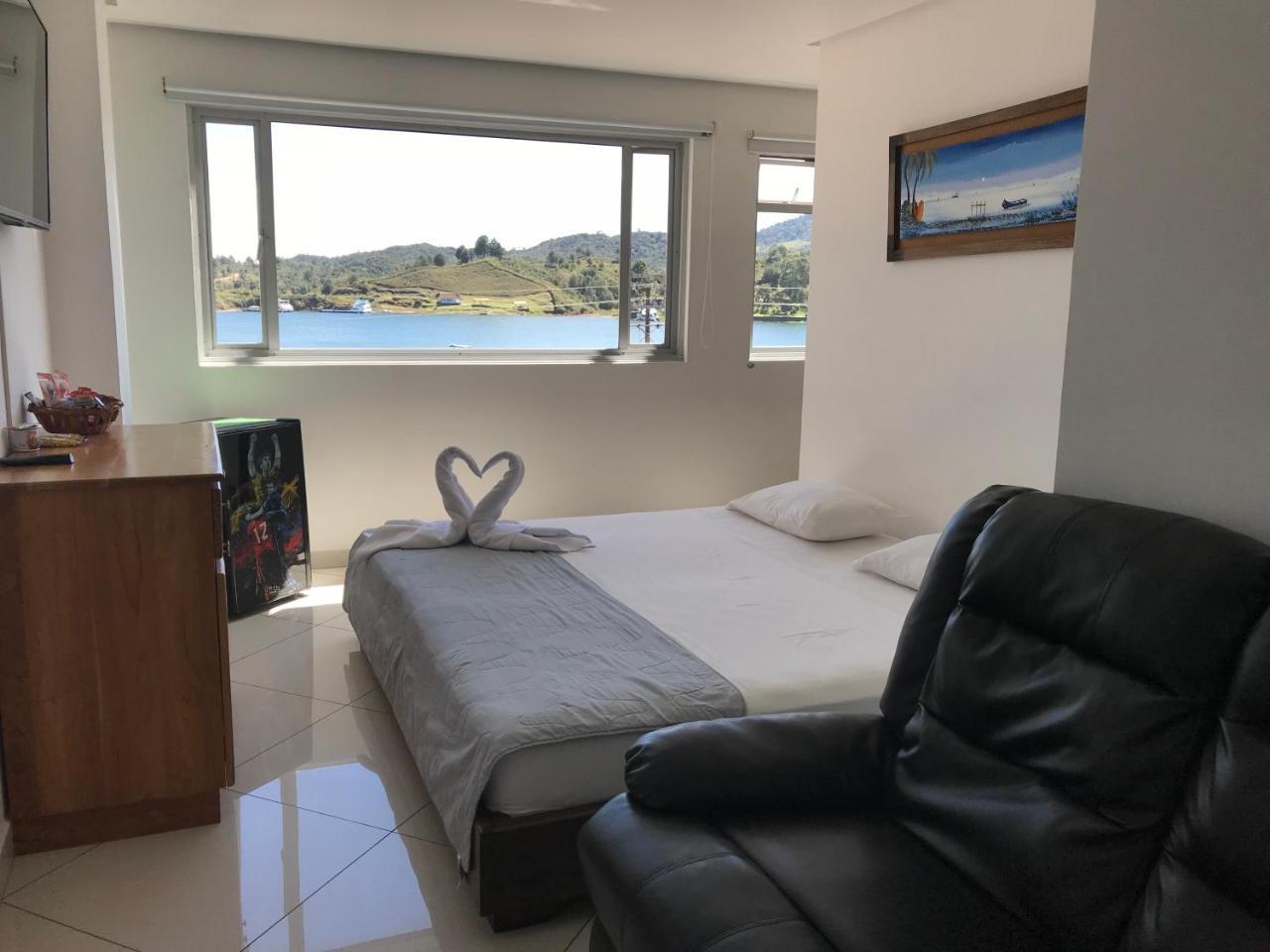Hotel Bahia Guatapé Екстериор снимка
